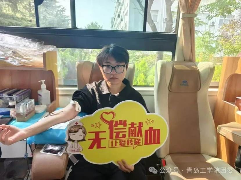 图片包含 窗户, 人, 室内, 桌子 AI 生成的内容可能不正确。 图片包含 窗户, 人, 室内, 桌子 AI 生成的内容可能不正确。